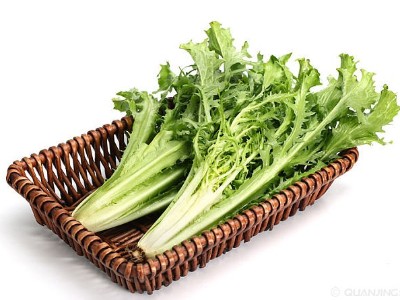 低溫天氣大棚蔬菜想要安全越冬，應(yīng)該如何應(yīng)對(duì)?